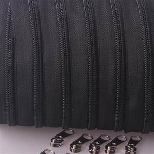 箱包拉链 从近期1800组图片看配件设计的潮流与创新